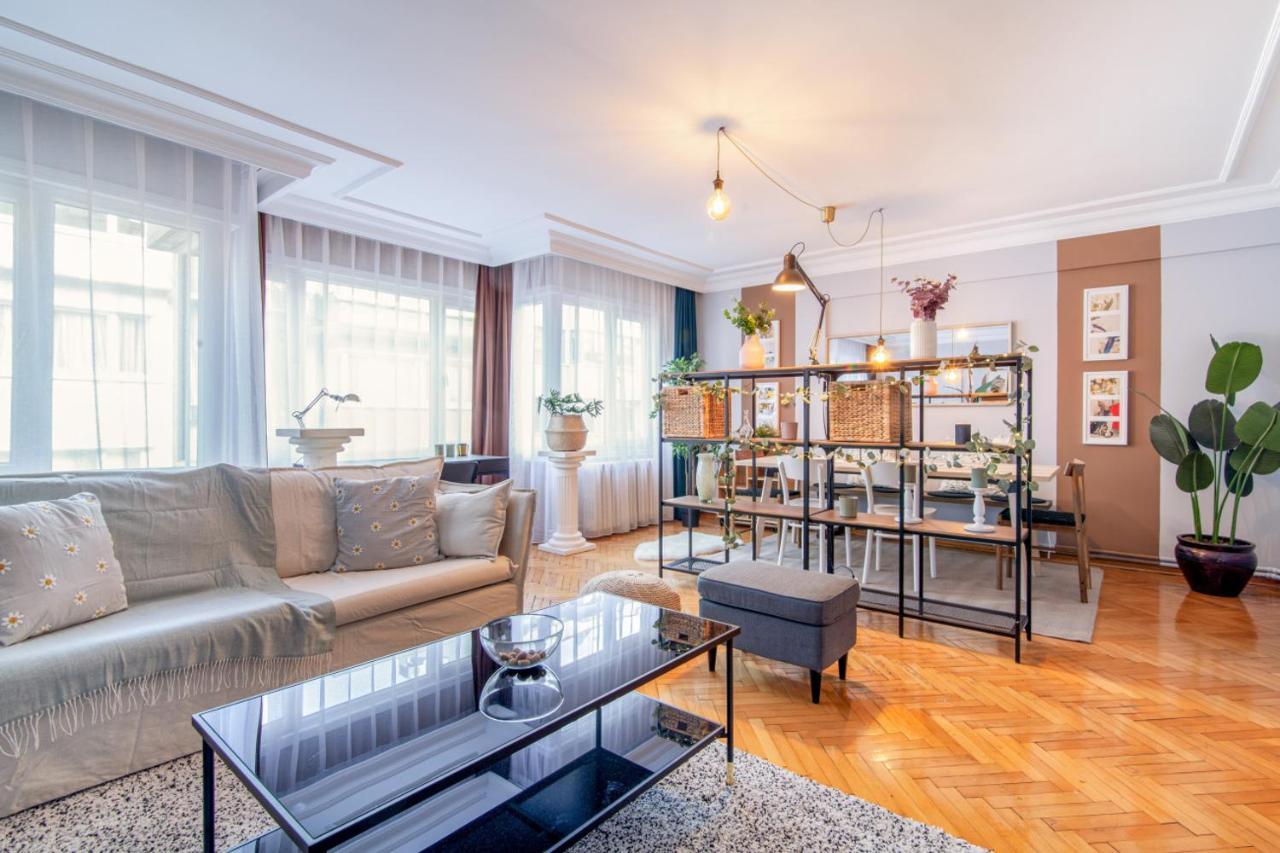 Gorgeous Flat With Lovely Balcony In Nisantasi 이스탄불 외부 사진